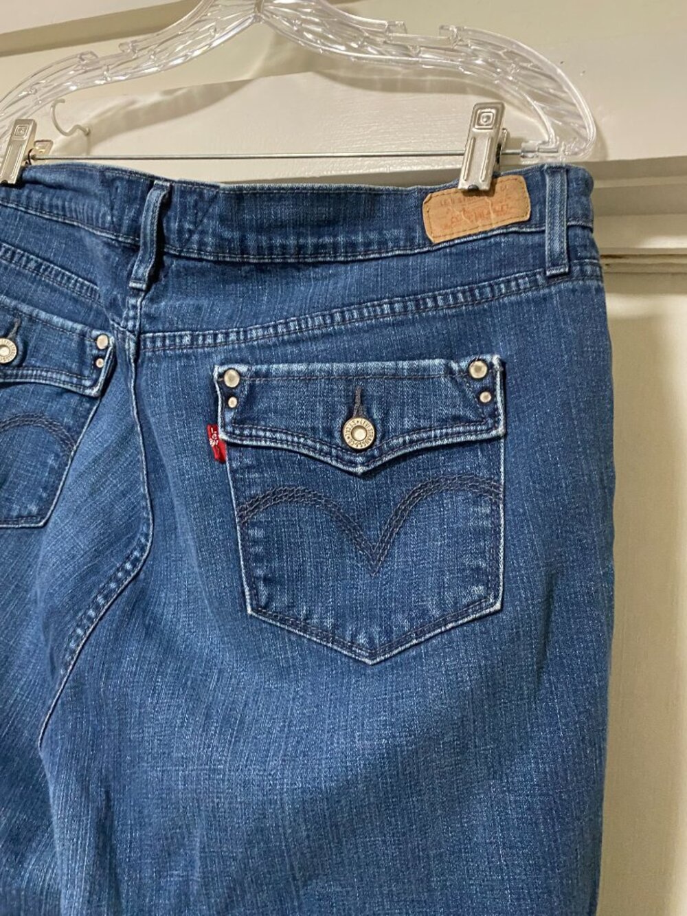 Levis capris, w/front & back pockets, size 14 - Picture 8 of 10